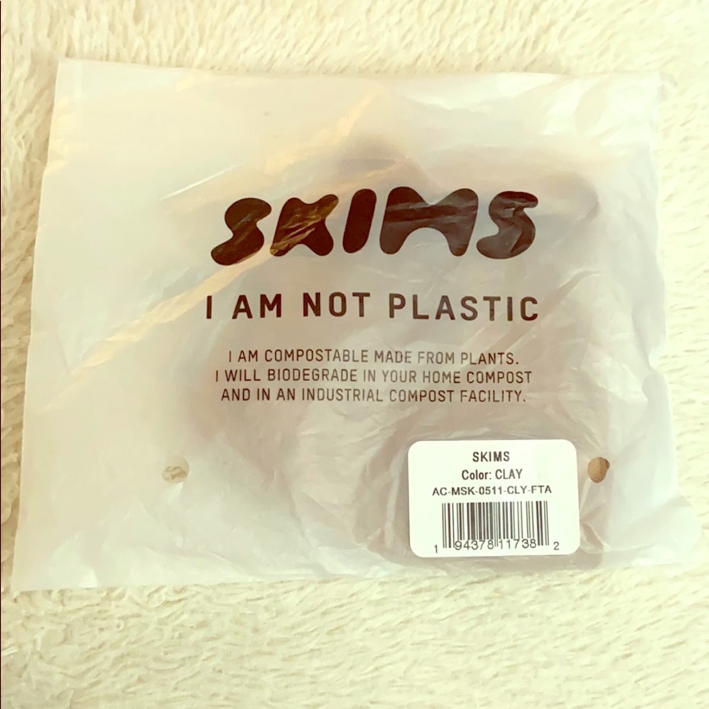 Brand new Skims face mask in color: Clay